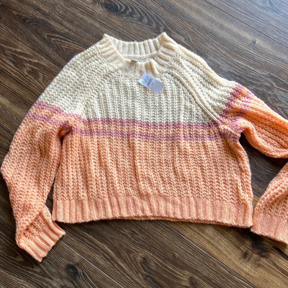 American Eagle cropped sweater. Size medium